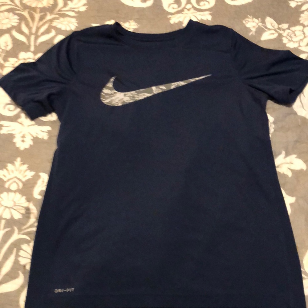 EUC Boys XL Nike Swoosh Short Sleeve Shirt